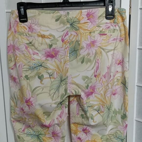 MODA international pants With A Beautiful Light Colored Floral Design - Picture 6 of 15